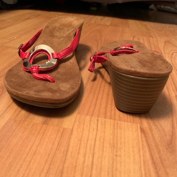 New Vionic Sandals - Picture 2 of 3